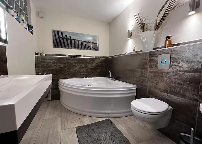 Mit Garten, Kamin U. Whirlpool Apartment